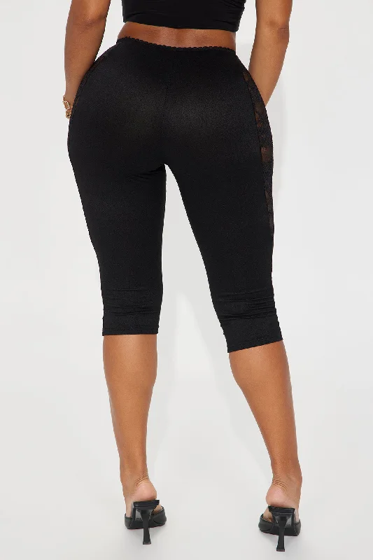 Beneath The Thorns Lace Capri Legging - Black