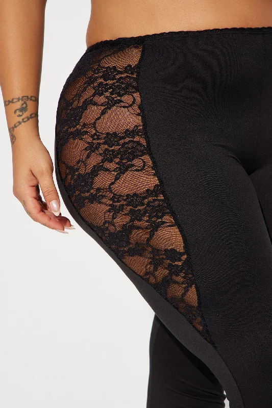 Beneath The Thorns Lace Capri Legging - Black