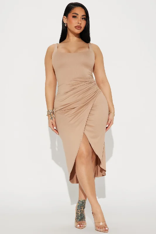 Eyes On Me Midi Dress - Taupe