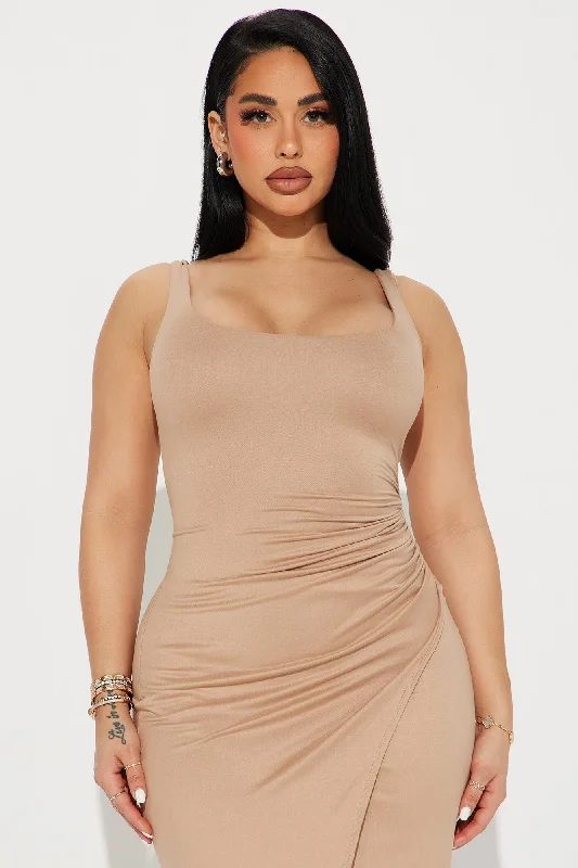 Eyes On Me Midi Dress - Taupe