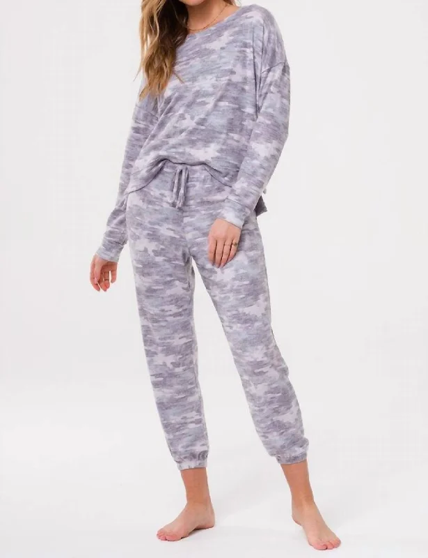 High Low Sweatshirt In Cozy Camo