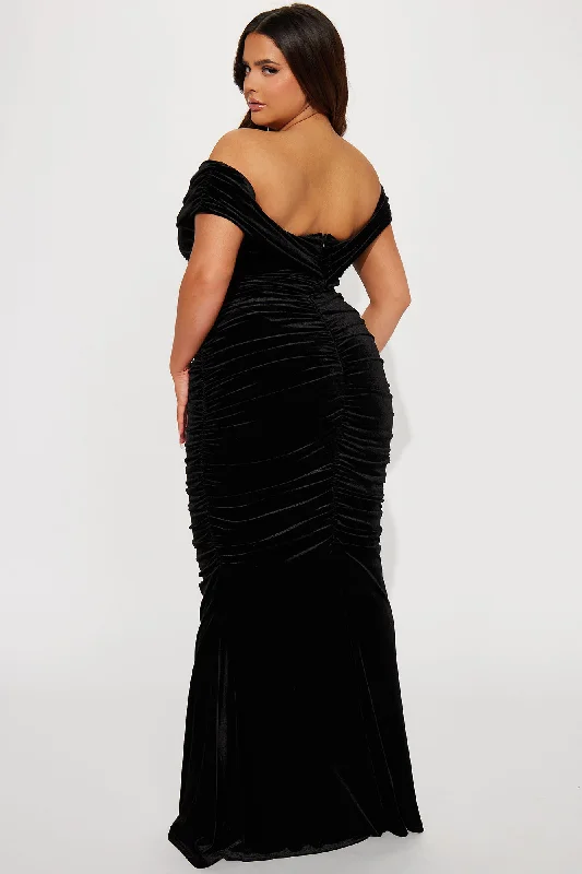 Karissa Velvet Maxi Dress - Black