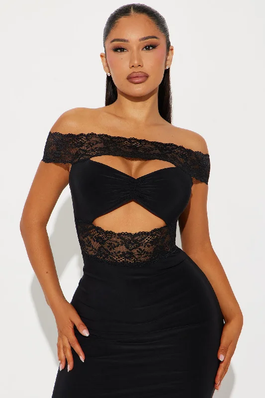 Monica Lace Off Shoulder Maxi Dress - Black