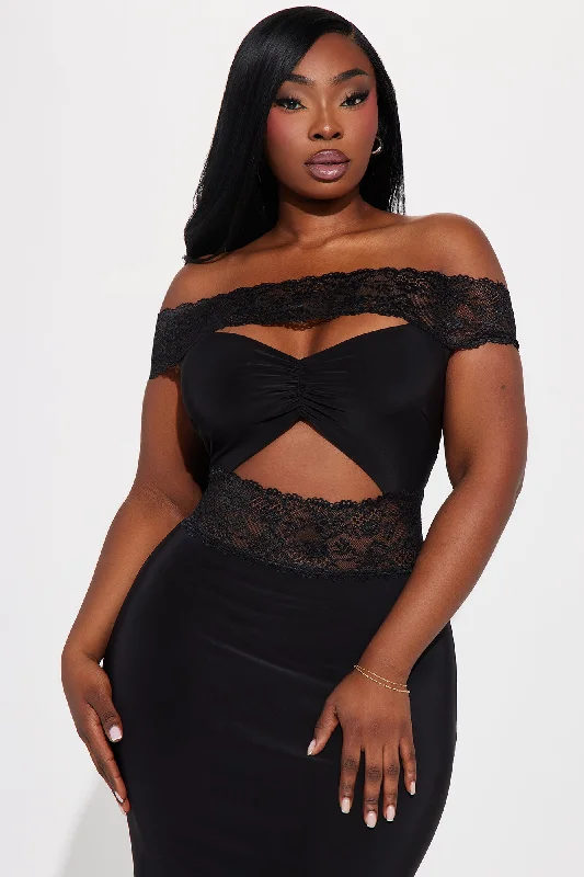 Monica Lace Off Shoulder Maxi Dress - Black