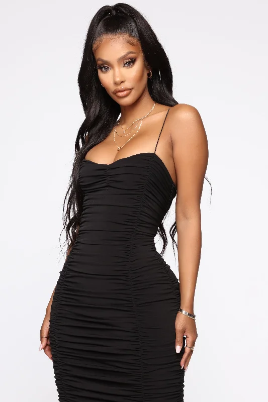 Perfect Figure Ruched Midi Dress - Black