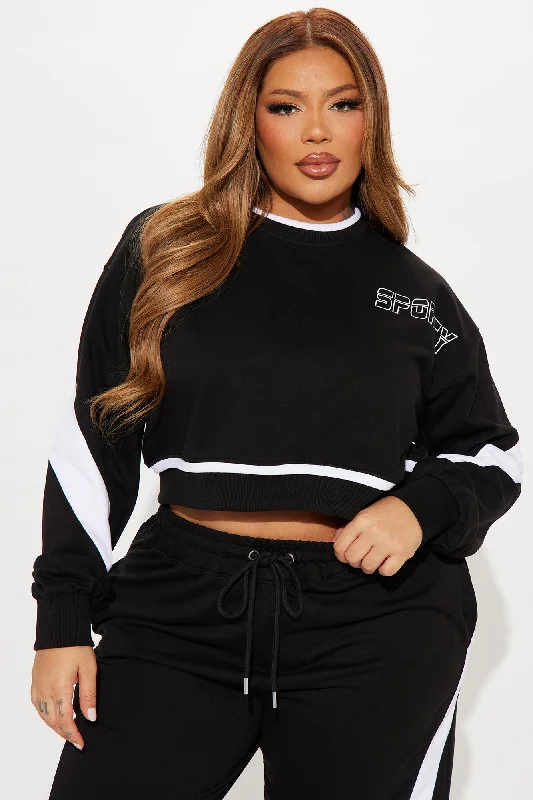 Sporty And Flirty Cropped Sweatshirt - Black/White