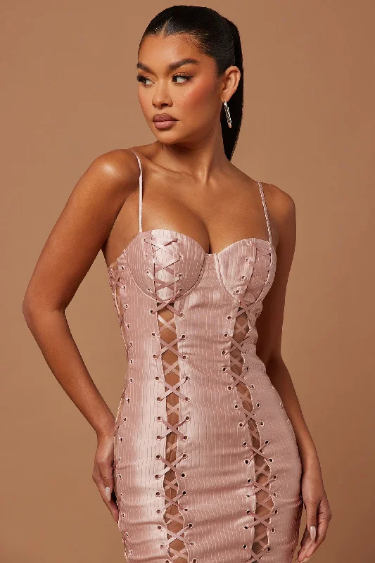 Victoria Lace Up Gown - Pink