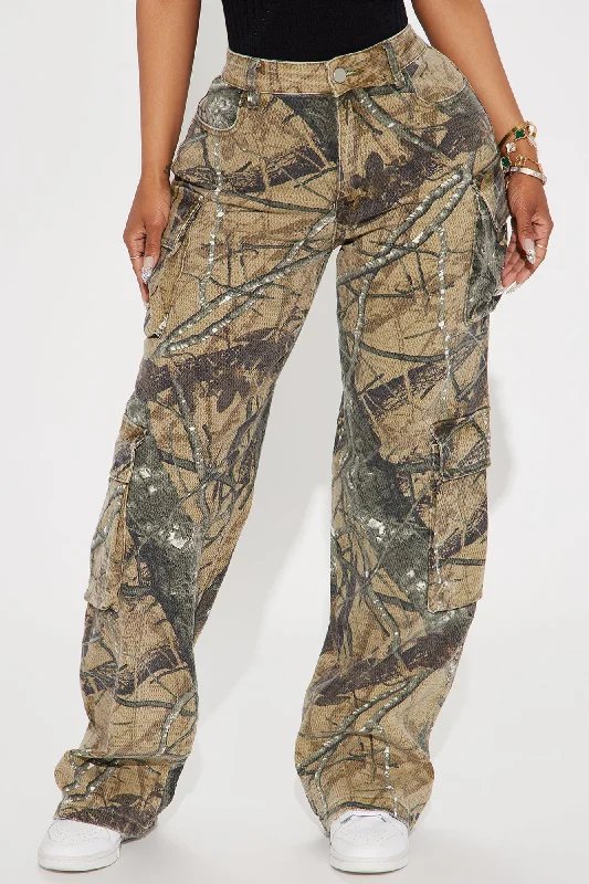 Feeling Rebellious Mid Rise Camo Cargo Pant - Olive/combo