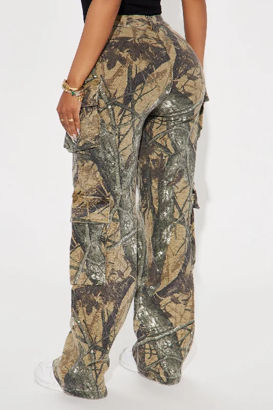 Feeling Rebellious Mid Rise Camo Cargo Pant - Olive/combo