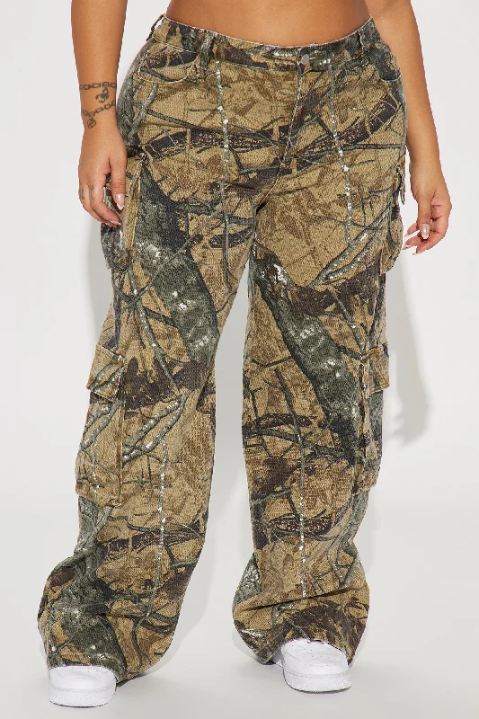 Feeling Rebellious Mid Rise Camo Cargo Pant - Olive/combo