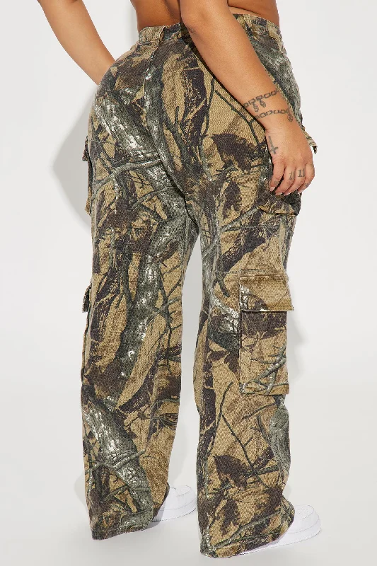 Feeling Rebellious Mid Rise Camo Cargo Pant - Olive/combo