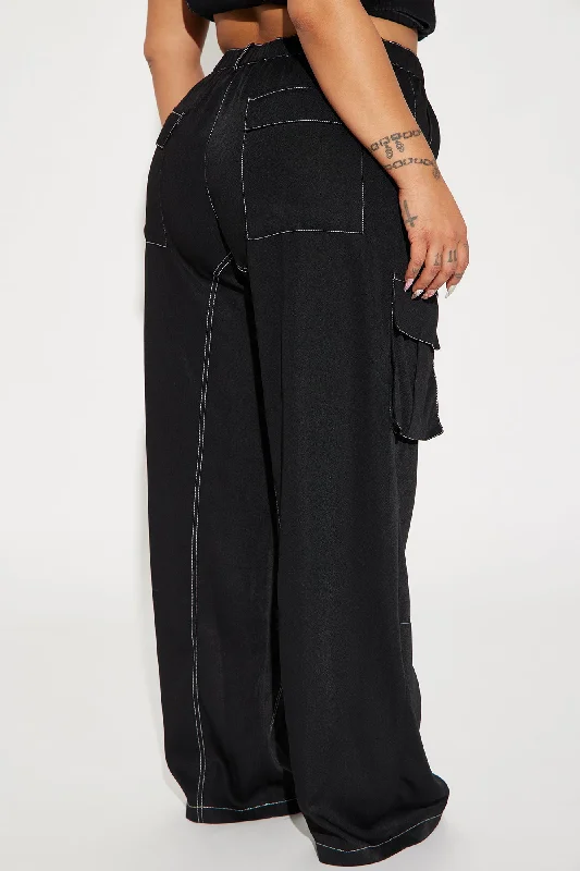 Keep Me Entertained Wide Leg Cargo Pant - Black