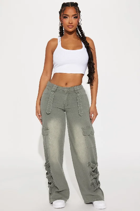 Keep You Goin' Wide Leg Cargo Pant - Grey