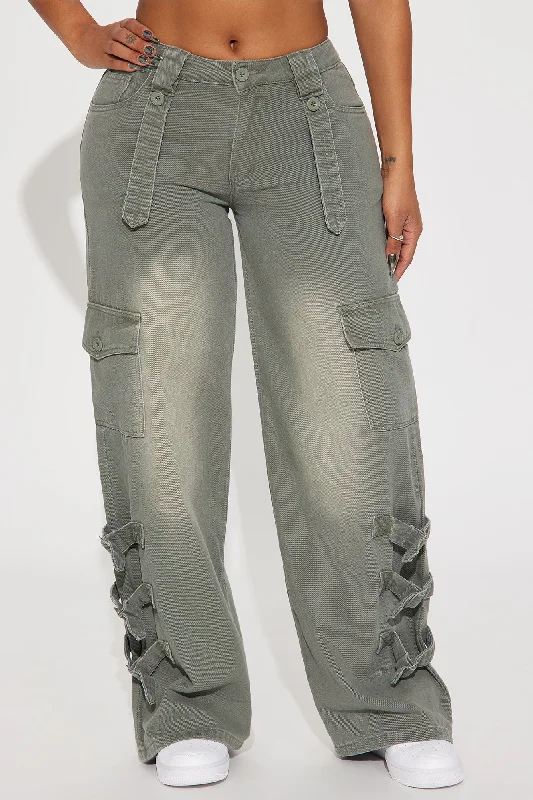 Keep You Goin' Wide Leg Cargo Pant - Grey