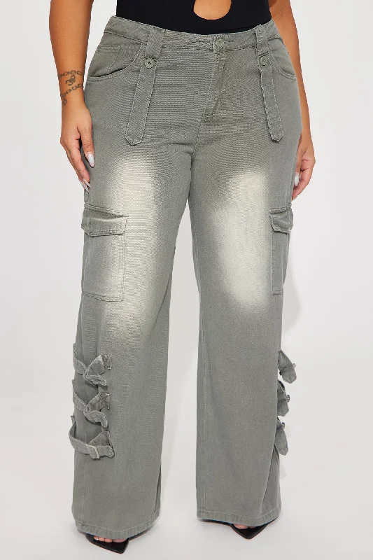 Keep You Goin' Wide Leg Cargo Pant - Grey