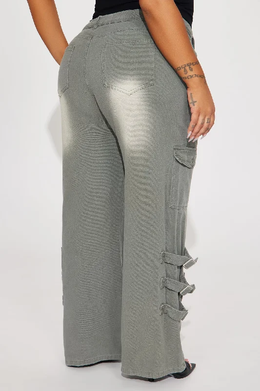 Keep You Goin' Wide Leg Cargo Pant - Grey