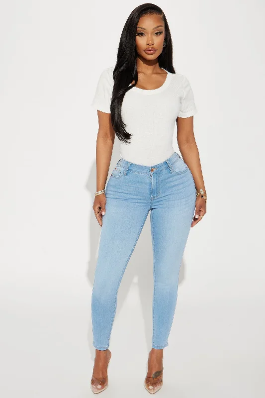 Leading You On Stretch Skinny Jeans - Light Wash