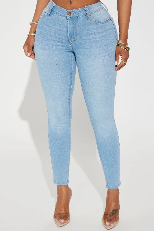 Leading You On Stretch Skinny Jeans - Light Wash