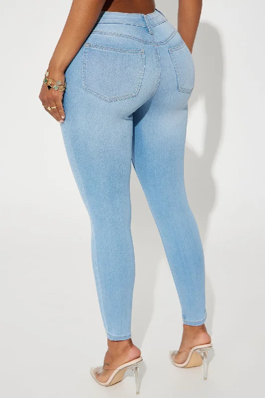 Leading You On Stretch Skinny Jeans - Light Wash