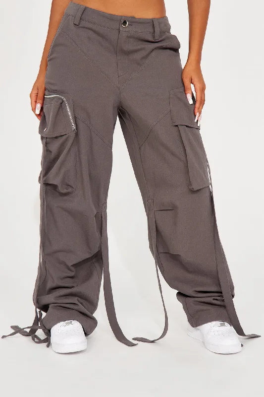 Making Headlines Wide Leg Cargo Pant - Charcoal