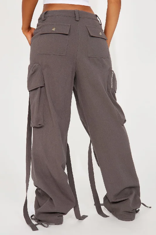 Making Headlines Wide Leg Cargo Pant - Charcoal