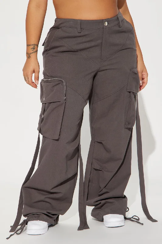 Making Headlines Wide Leg Cargo Pant - Charcoal