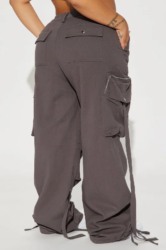 Making Headlines Wide Leg Cargo Pant - Charcoal