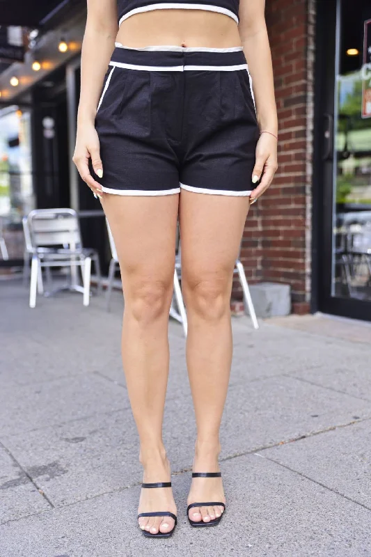 Petite Linen Pleated Shorts (Black/White)